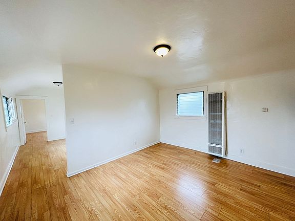 3rd image of 1000 N Coronado St #1/2