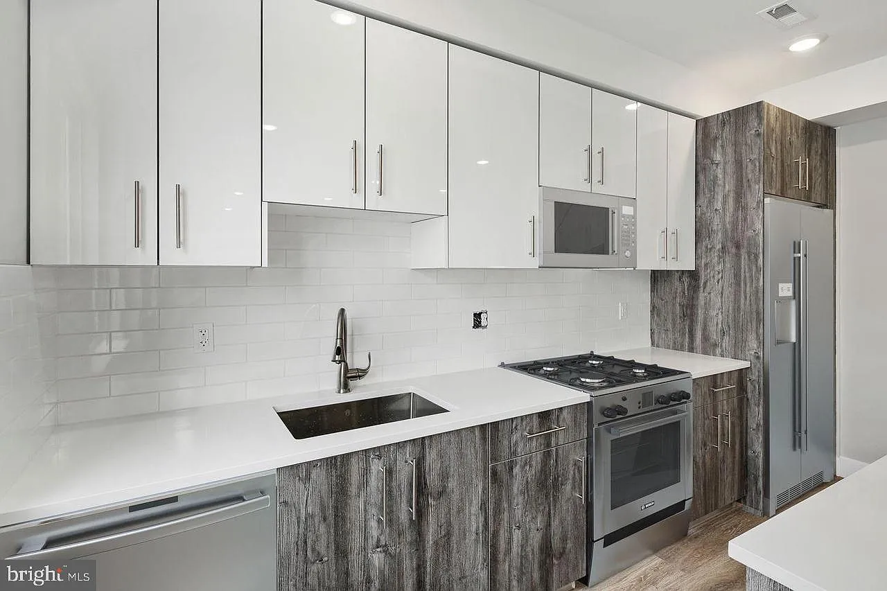 3 bed, 2016 sqft, $3,250 — Photo 2