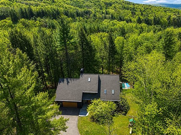 4th image of 212 Meeker Rd
