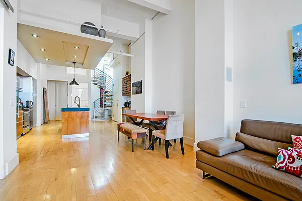 Rented by R New York | media 16