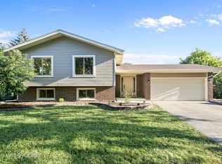 7203 Grand Ct, Downers Grove, IL 60516