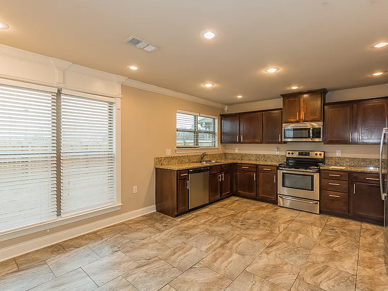 127 Chambery Dr — Photo 6