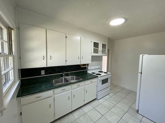 4th image of 5447 Lantana Ave #Na