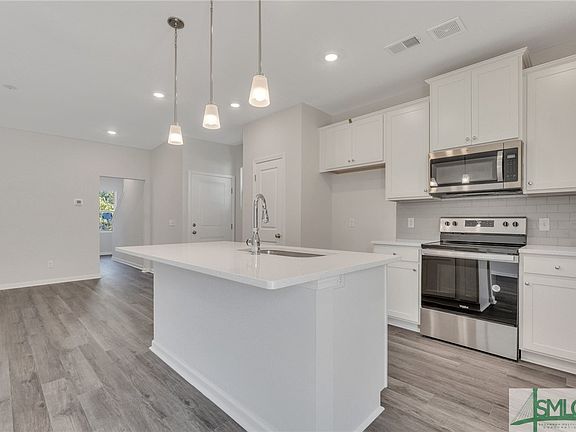 3rd image of 40 Hidden Pointe Drive
