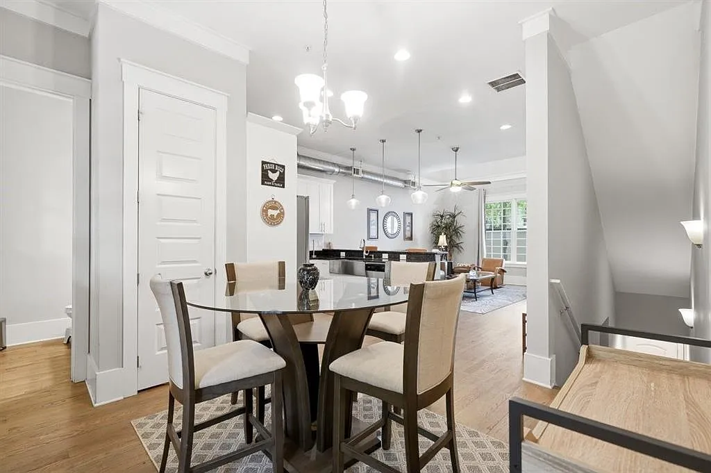 2 bed, 2.5 bath, 1368 sqft, $2,295 — Photo 3