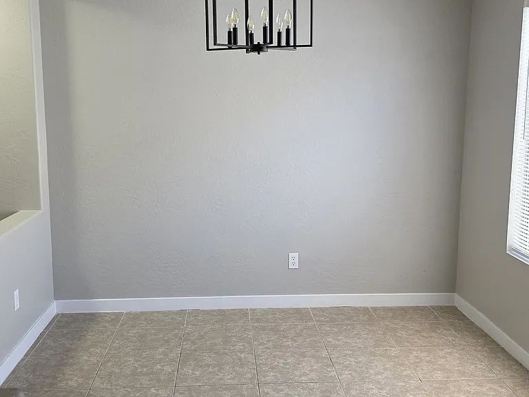 2376 W Silver Creek Ln — Photo 8