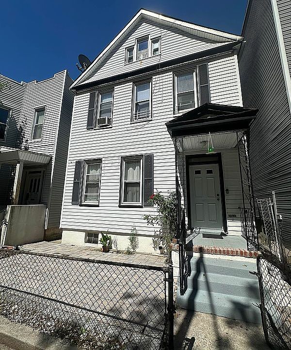 1st image of 4142 52nd St