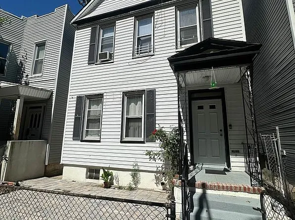 4142 52nd St, Woodside, NY 11377
