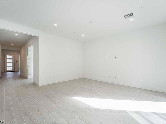 3rd image of 9001 Pinyon Bluff St