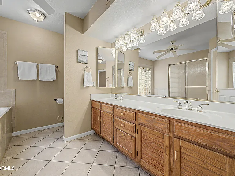 3441 E Wildwood Dr — Photo 23