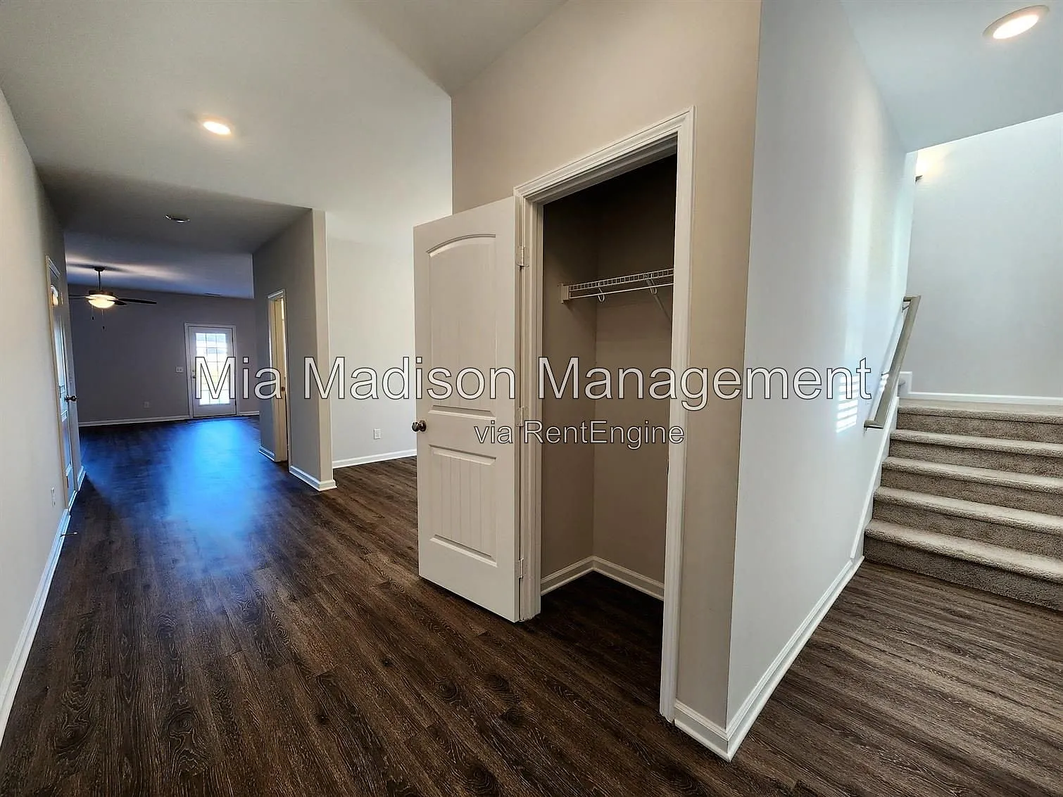 4 bed, 2.5 bath, 2271 sqft, $2,300 — Photo 2