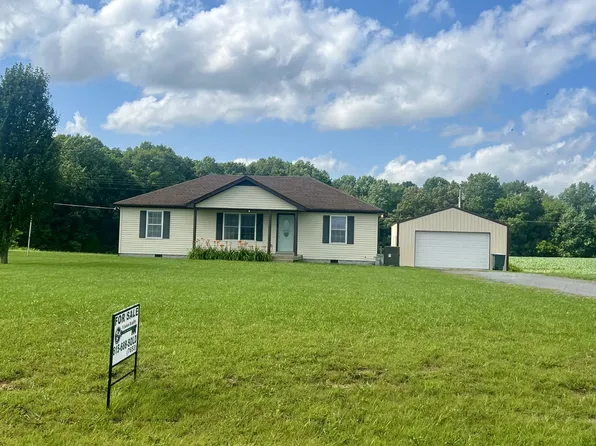 1911 Days Rd, Lafayette, TN 37083