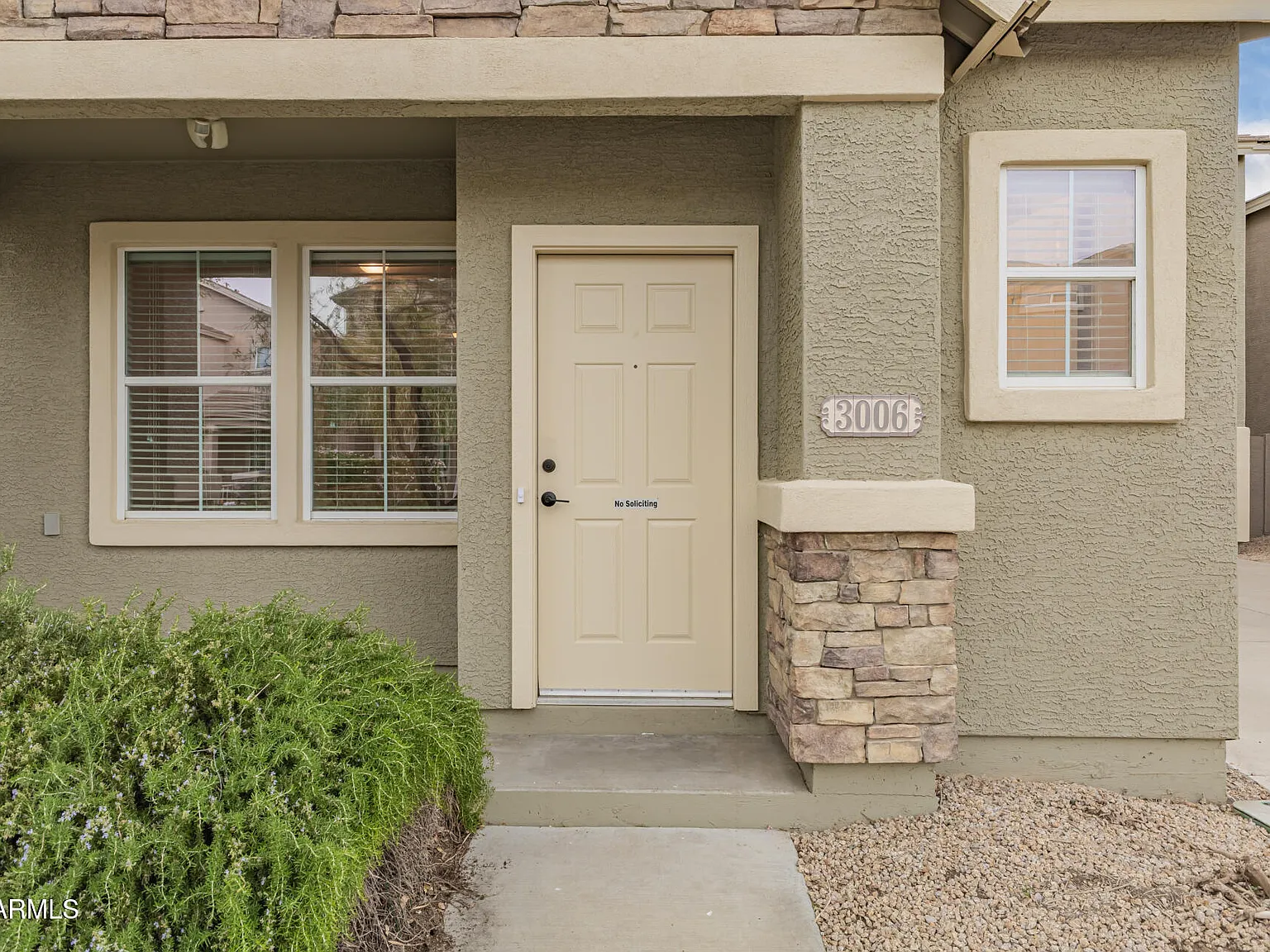 3 bed, 2.5 bath, 2024 sqft, $2,295 — Photo 3