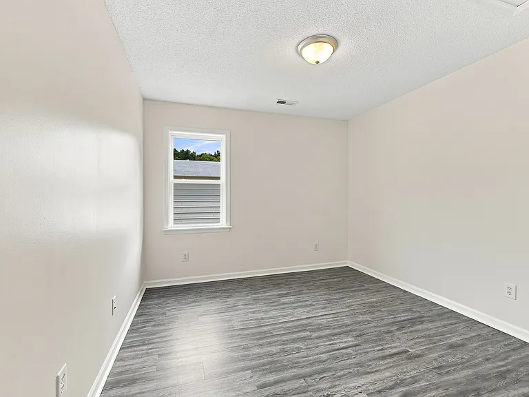 1306 Jessica St — Photo 17