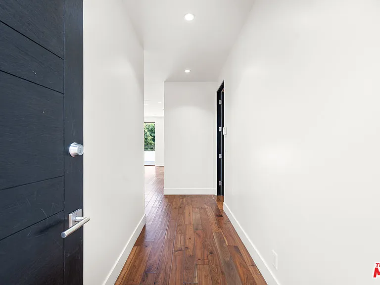 528 N Crescent Heights Blvd — Photo 14