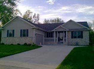446 Brockway Dr, Mukwonago, WI 53149