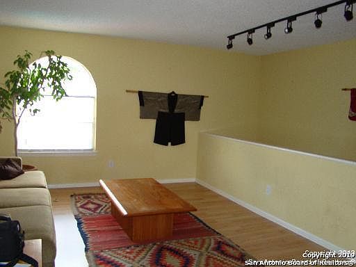 4th image of 102 Vassar Ln