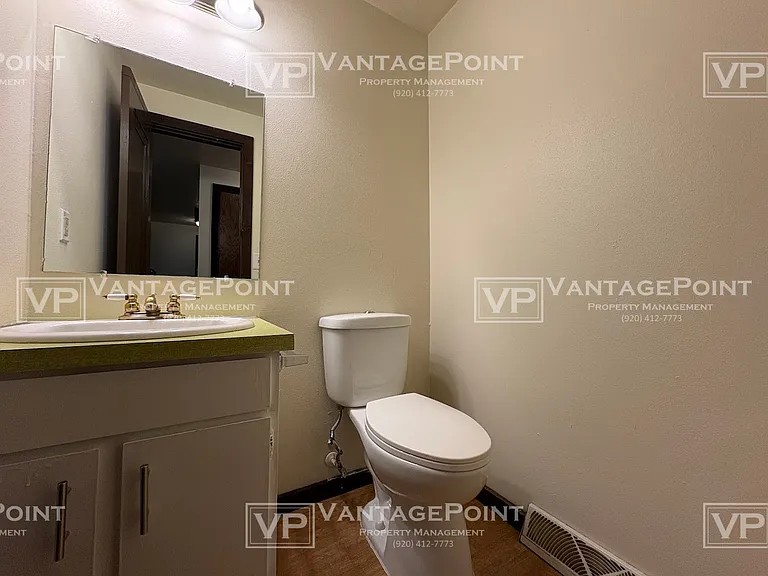 821 Turek St — Photo 11