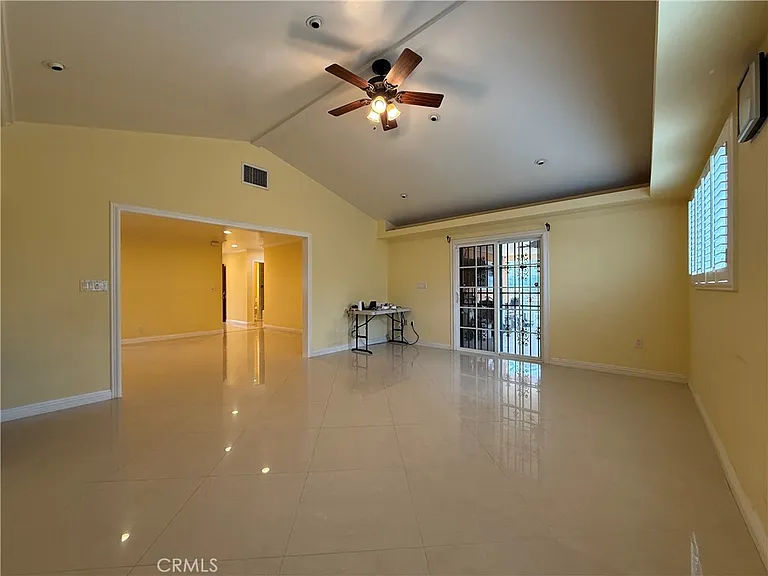 1127 S Nantes Ave — Photo 14