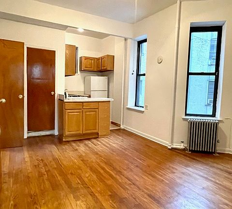 5th image of 302 E 91st St #3R