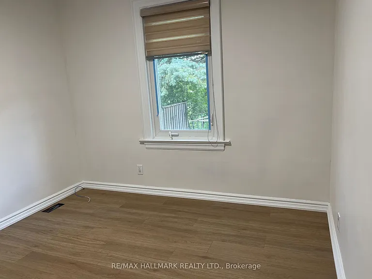 116 Cartier Cres #MAIN FLOOR — Photo 16