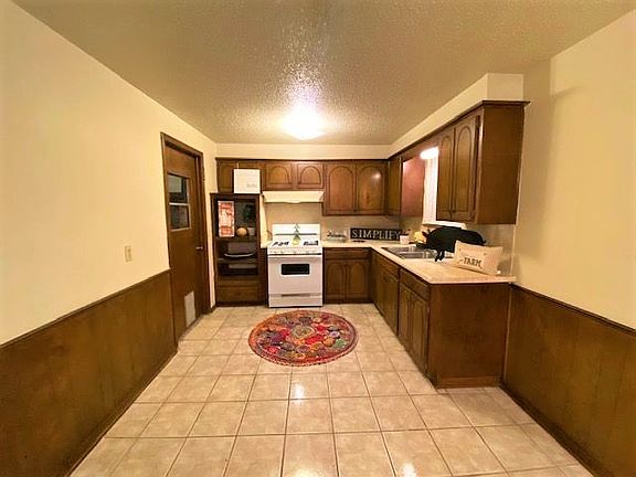 5th image of 3941 SE 14th Pl