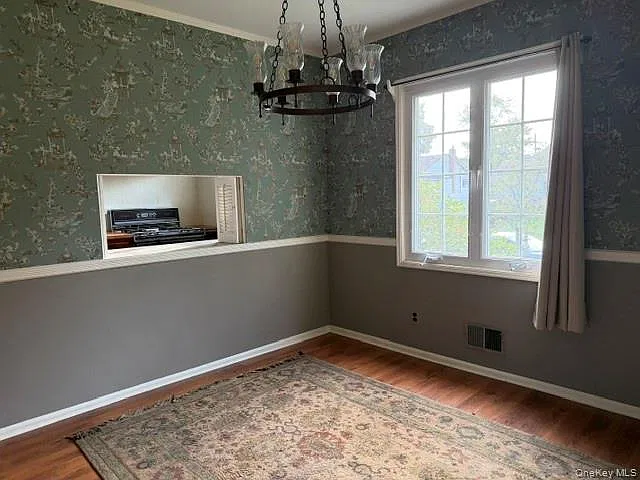 3 bed, 1.0 bath, 1164 sqft, $3,950 — Photo 3