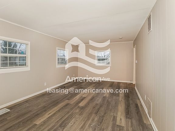 1509438_003_wm_-_living_room_13495599.jpg
