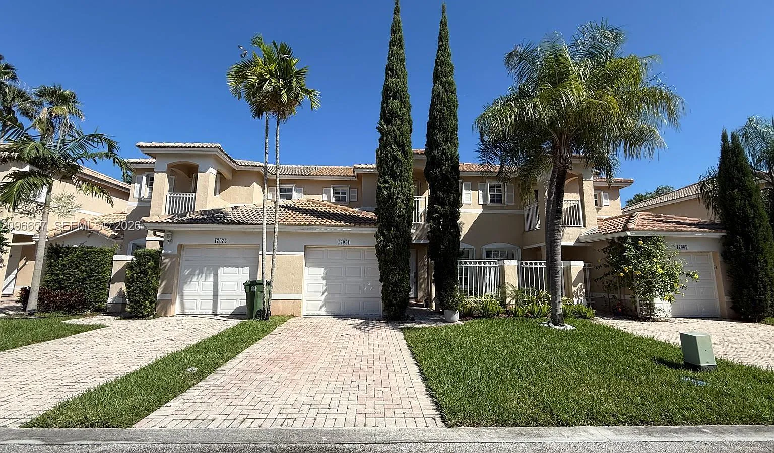 Pembroke Isles 1 — Photo 1
