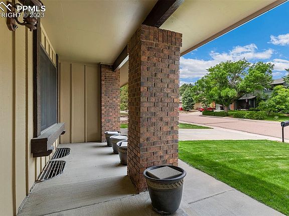 4th image of 3135 Westcliff Dr W