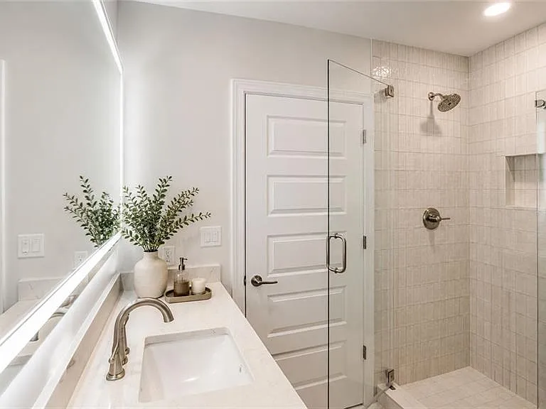 1080 Peachtree St NE #3403 — Photo 13