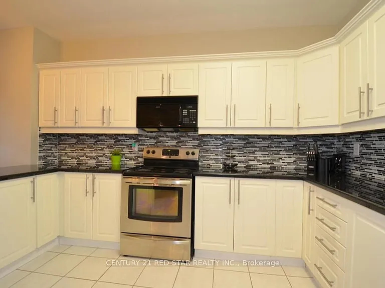 630 Main St E #202 — Photo 5