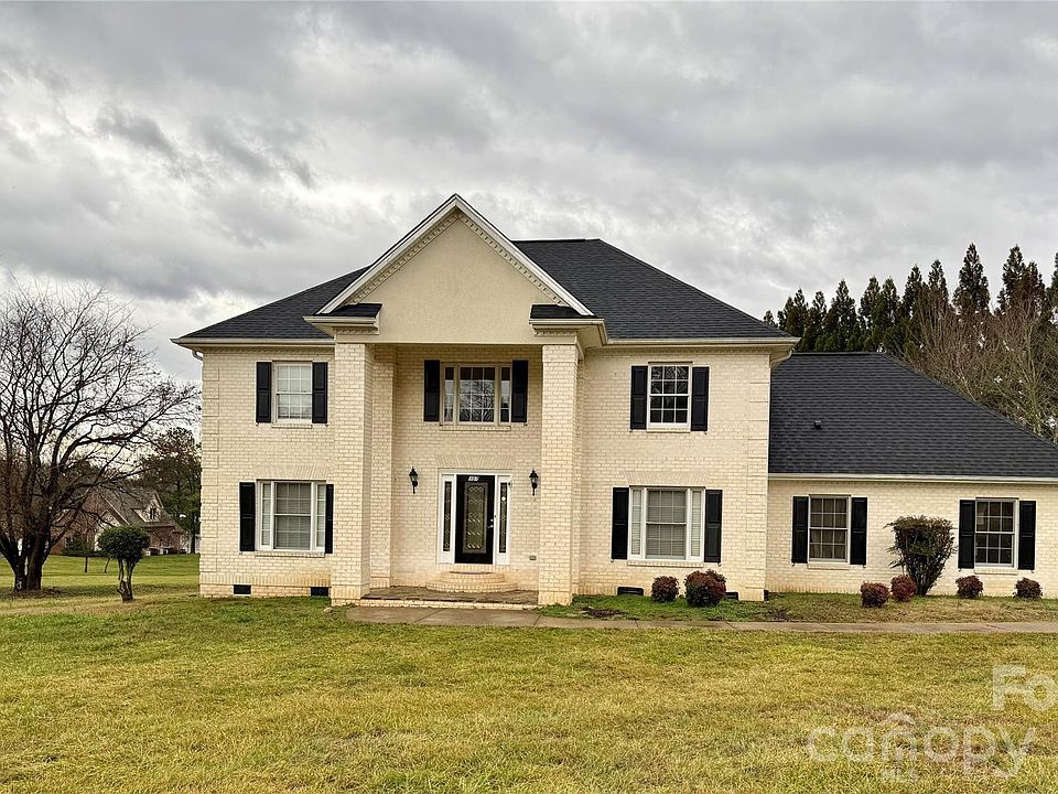 1st image of 307 Cross Creek Dr