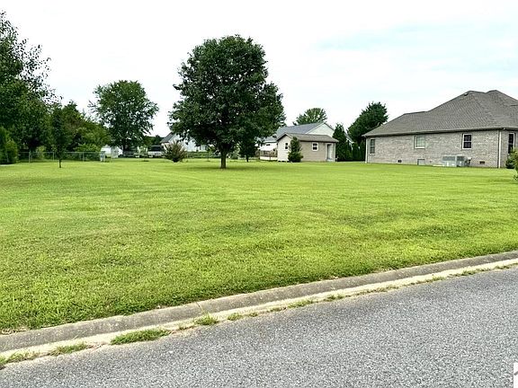 4th image of 2211 Traci Dr