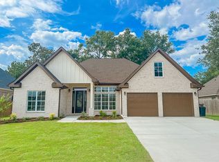 1582 Lucius St, Biloxi, MS 39532