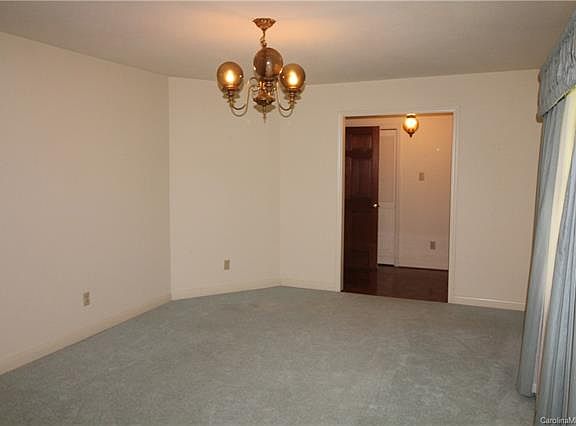 3rd image of 735 Waverly Pl