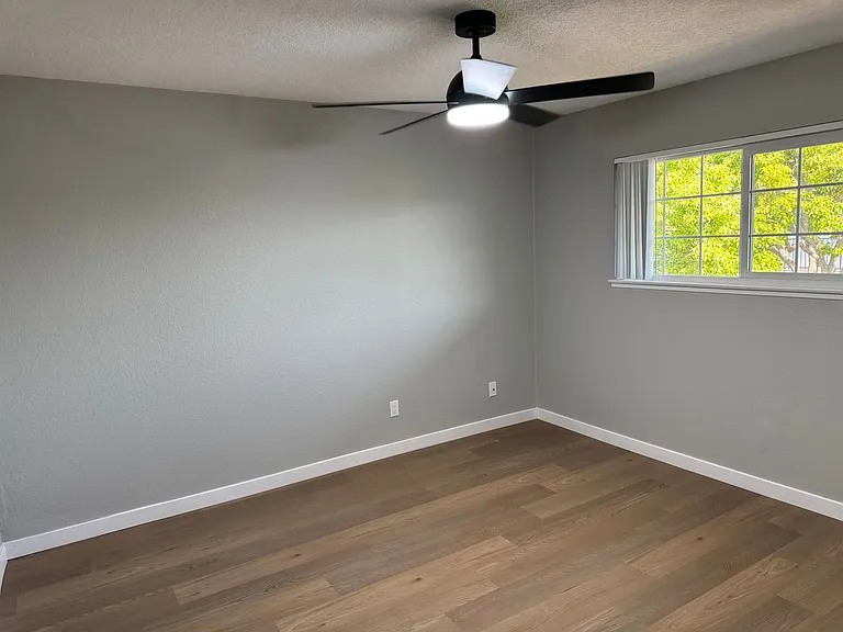 Villa Del Sol Apartments — Photo 94