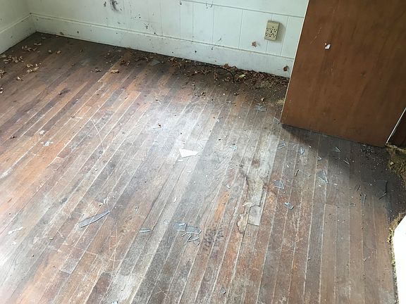 4th image of 904 N Park Ave