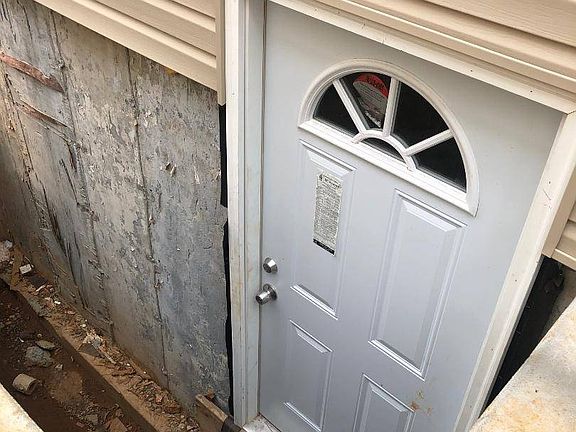 5th image of 37 Oakville St #B