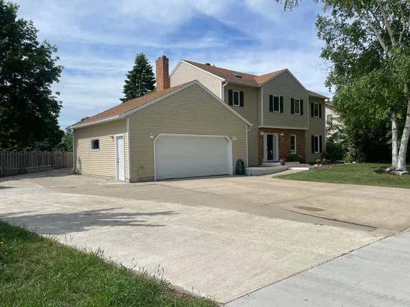 1757 23rd St S, Fargo, ND 58103