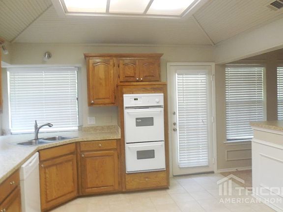 3rd image of 103 Royal Oak Dr