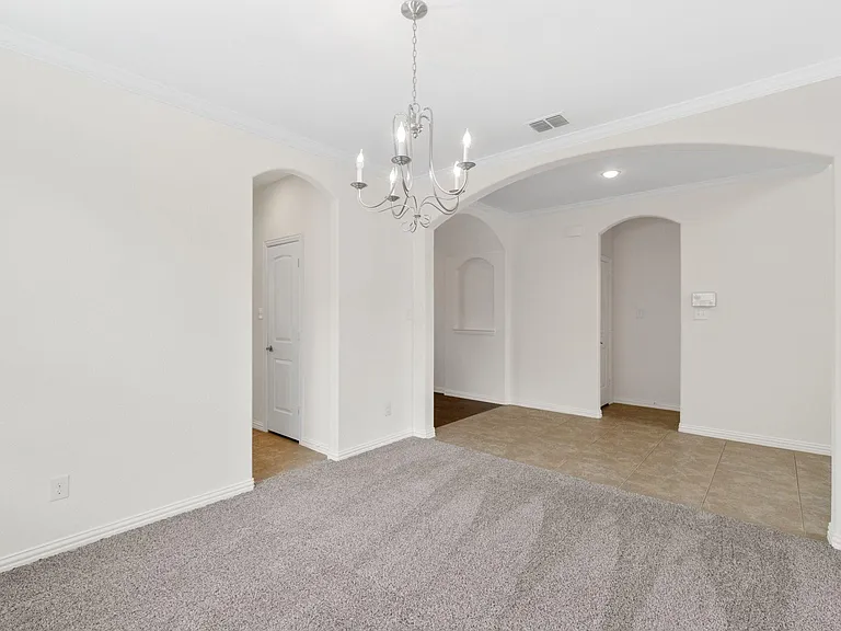 1705 Medina Ln — Photo 4