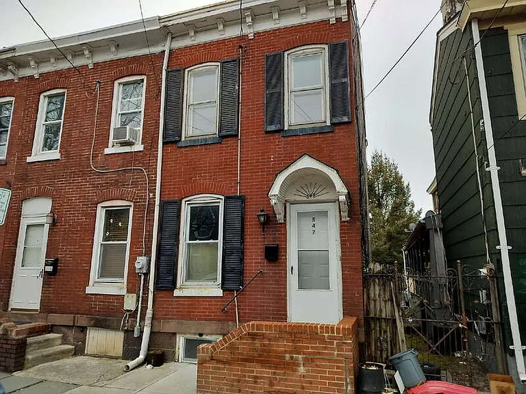 547 Centre St — Photo 2