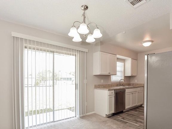 4th image of 909 Clayton Dr