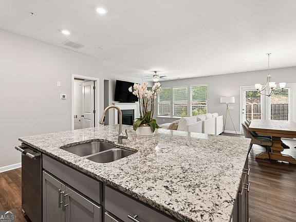 5th image of 305 Duval Dr