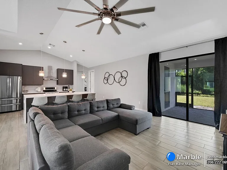 4618 Catalina Ln — Photo 3