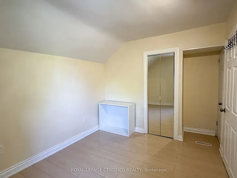 148 Belgravia Ave — Photo 17