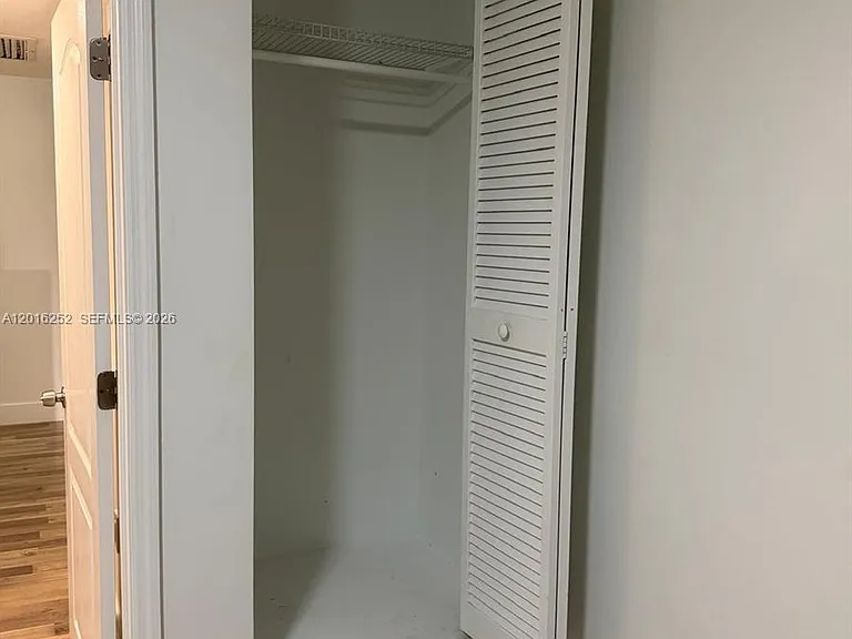 450 SW 3rd St #8 — Photo 9