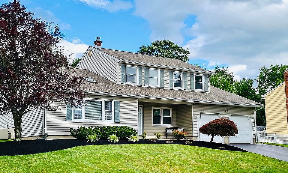 2nd image of 9 Rochelle Dr