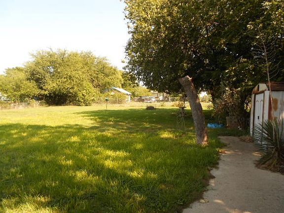 3rd image of 109 Acorn Ct W